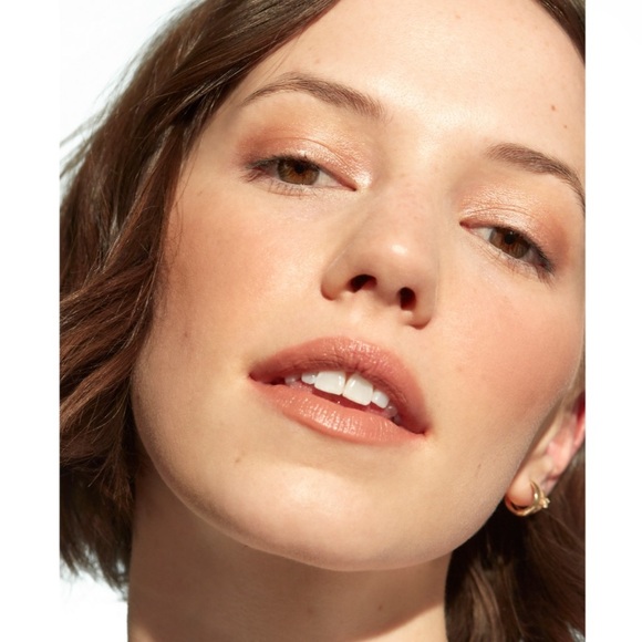 Beautycounter ‘LUSTER’ Lid Glow - Picture 3 of 8